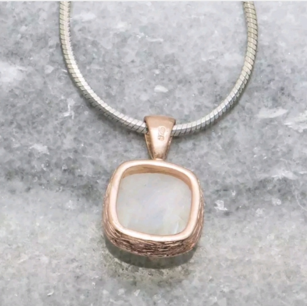 4.50ctw Stunning Natural Moonstone Pendant - Picture 8 of 8